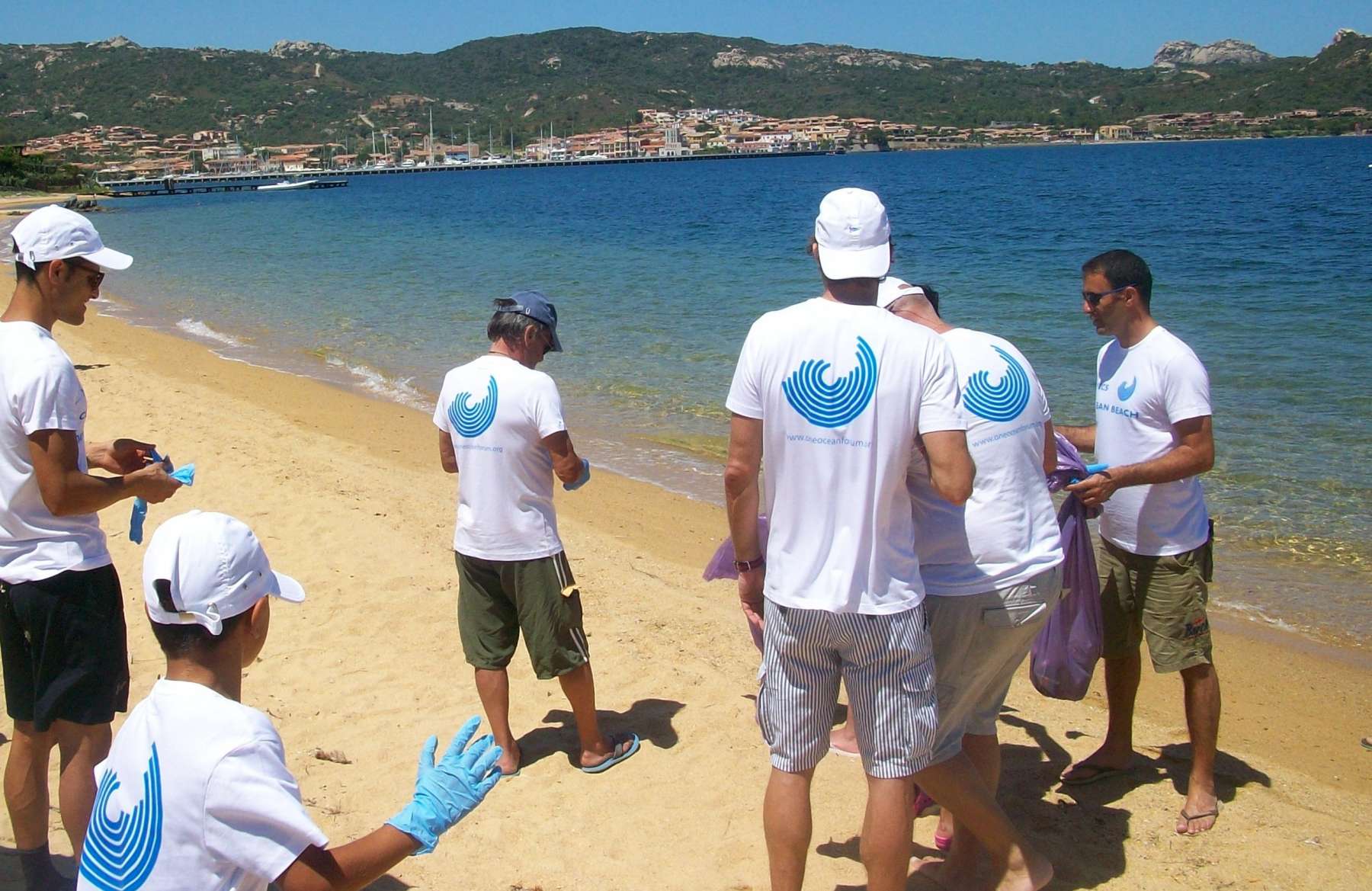 YCCS CLEAN BEACH DAY : Giornata dedicata alla pulizia delle spiagge - News - Yacht Club Costa Smeralda