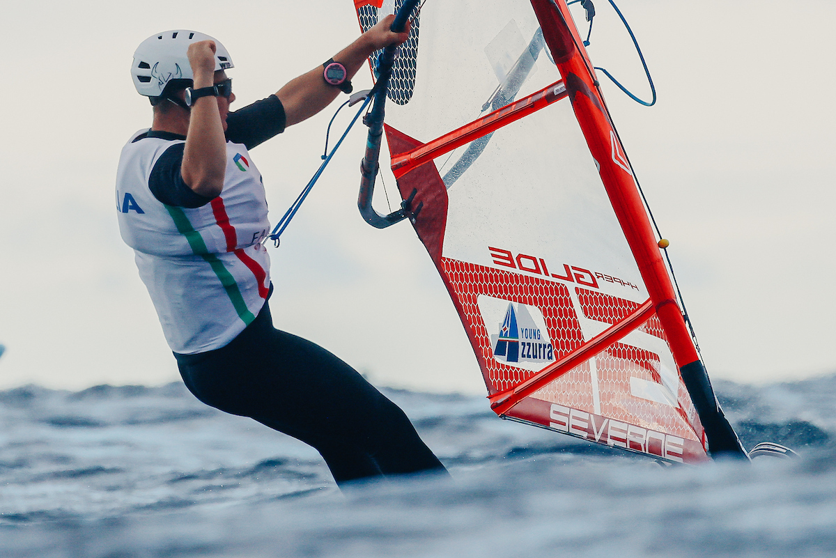 Federico Pilloni conquista il bronzo all’Europeo iQFOil tra gli U23 - News - Yacht Club Costa Smeralda