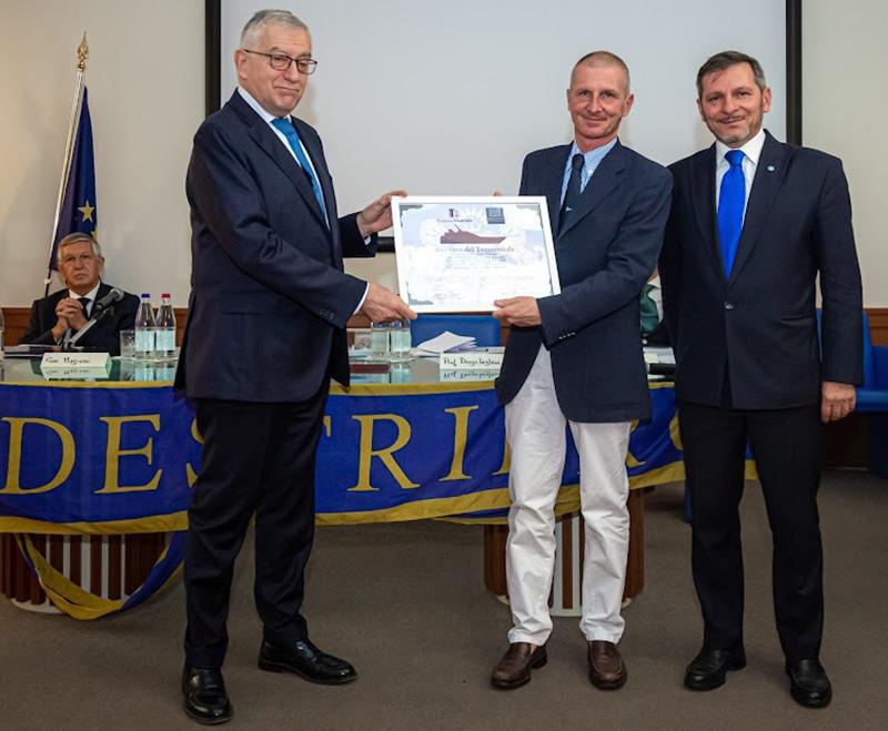 Fincantieri e Stati Generali del Patrimonio conferiscono allo Yacht Club Costa Smeralda un riconoscimento per il Destriero - NEWS - Yacht Club Costa Smeralda