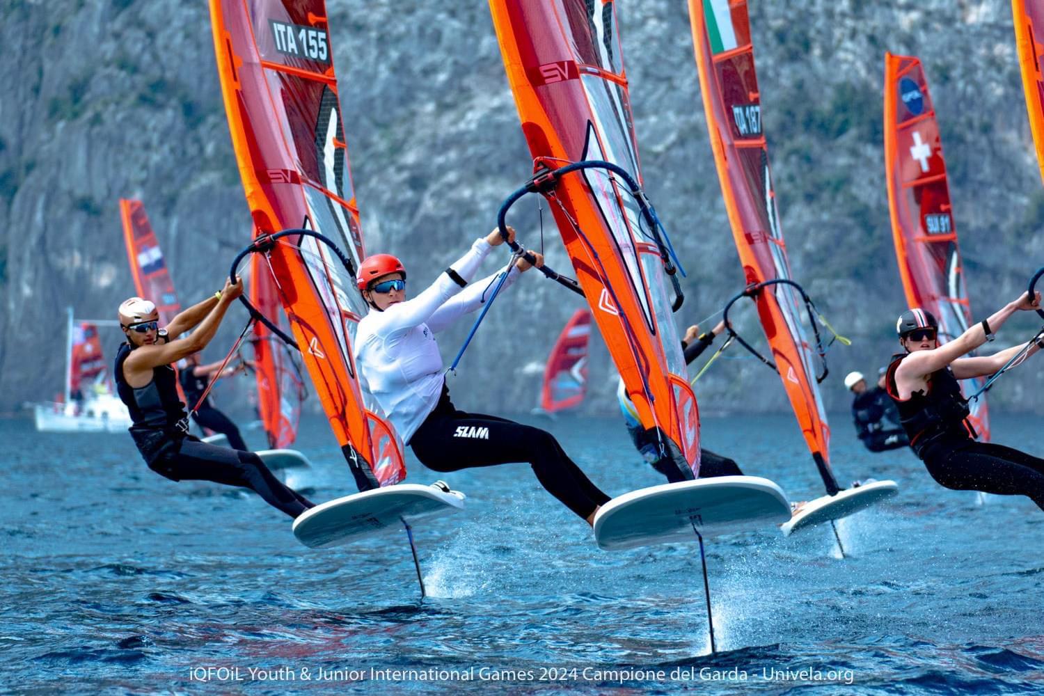 Young Azzurra, Federico Pilloni vince l’iQFOiL Y&J International Games a Campione del Garda - News - Yacht Club Costa Smeralda