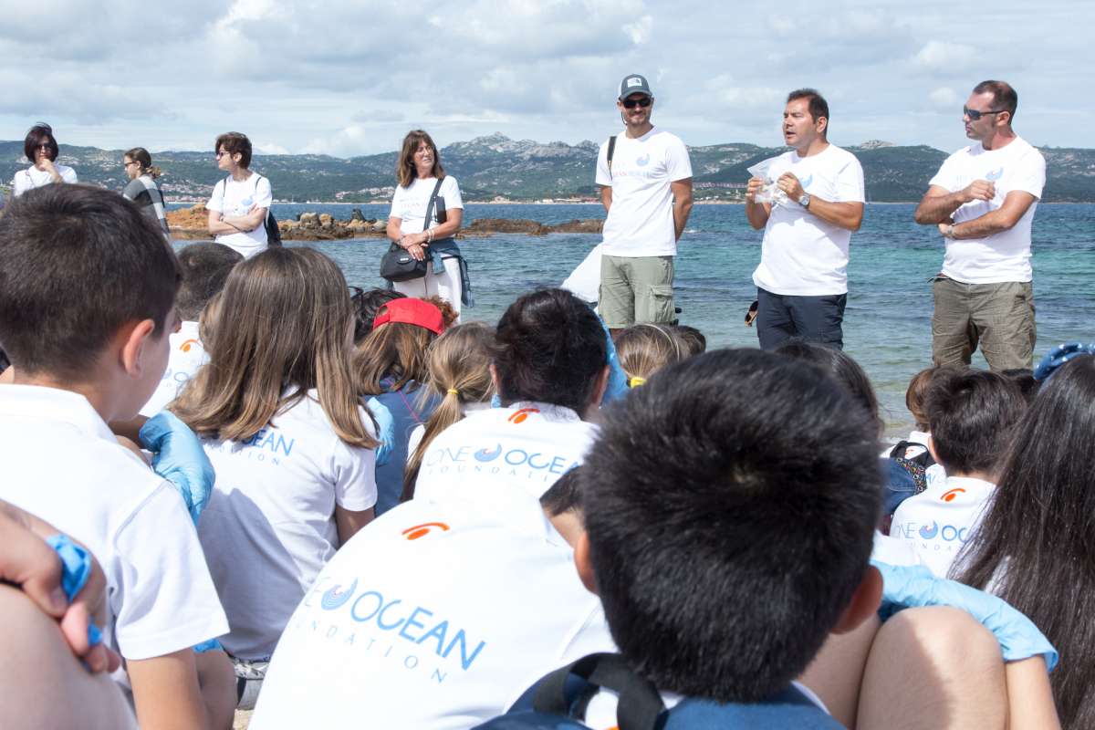 Edizione 2018 dello YCCS Clean Beach Day con oltre 70 alunni delle scuole di Arzachena e Cannigione - News - Yacht Club Costa Smeralda