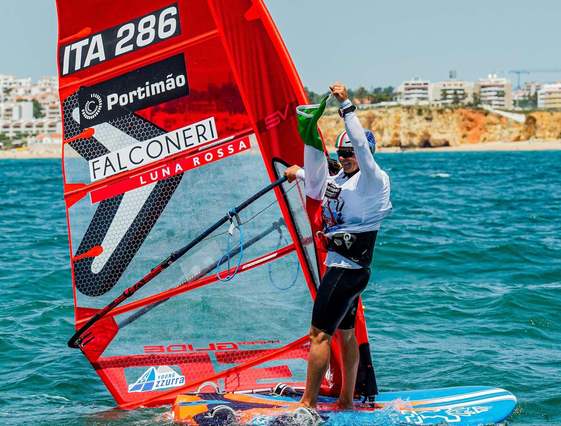 Federico Pilloni conquista il bronzo all'Europeo iQFOiL - News - Yacht Club Costa Smeralda