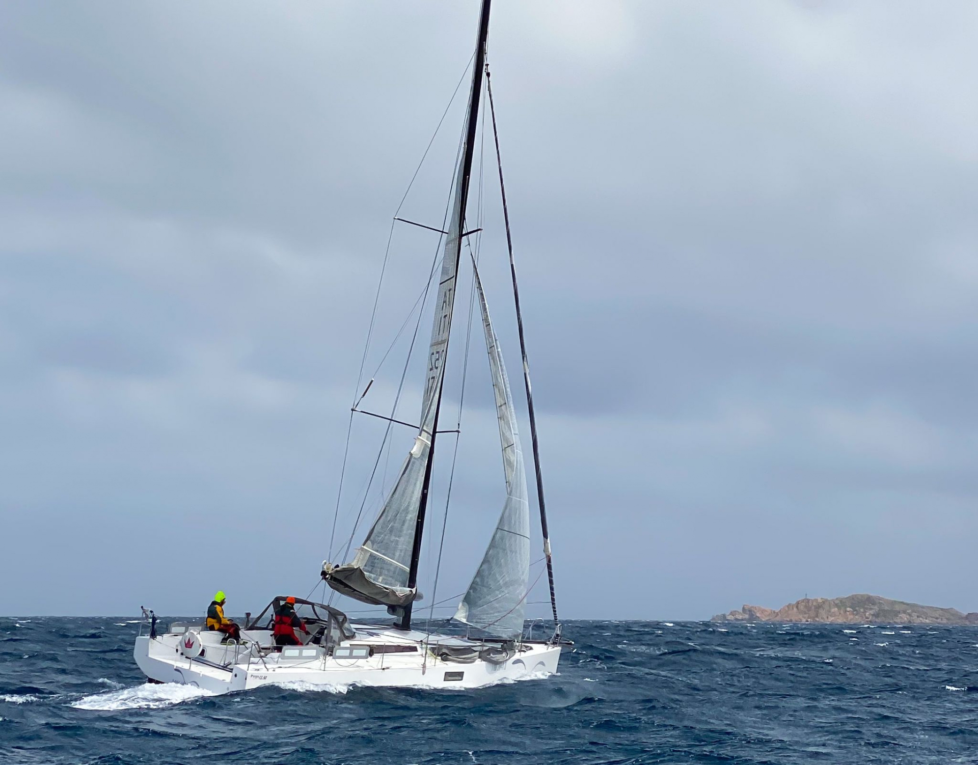 RAN 630, 'MAGIA' PRIMA BARCA AL PASSAGGIO DI PORTO CERVO - NEWS - Yacht Club Costa Smeralda