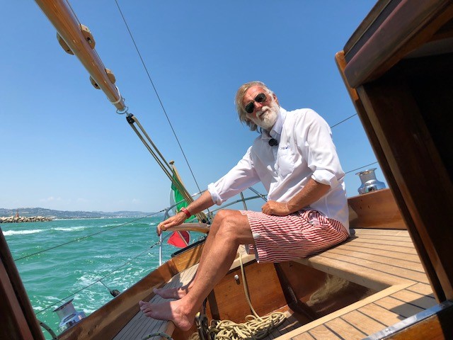 Un periplo per la salvaguardia dei mari: Mauro Pelaschier arriva al Circolo della Vela Bari - News - Yacht Club Costa Smeralda