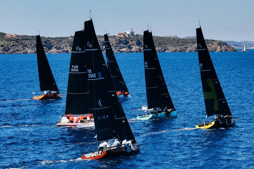 April Portfolio - Cape 31 Med Round 1 - Magazine - Foto 10 - Yacht Club Costa Smeralda