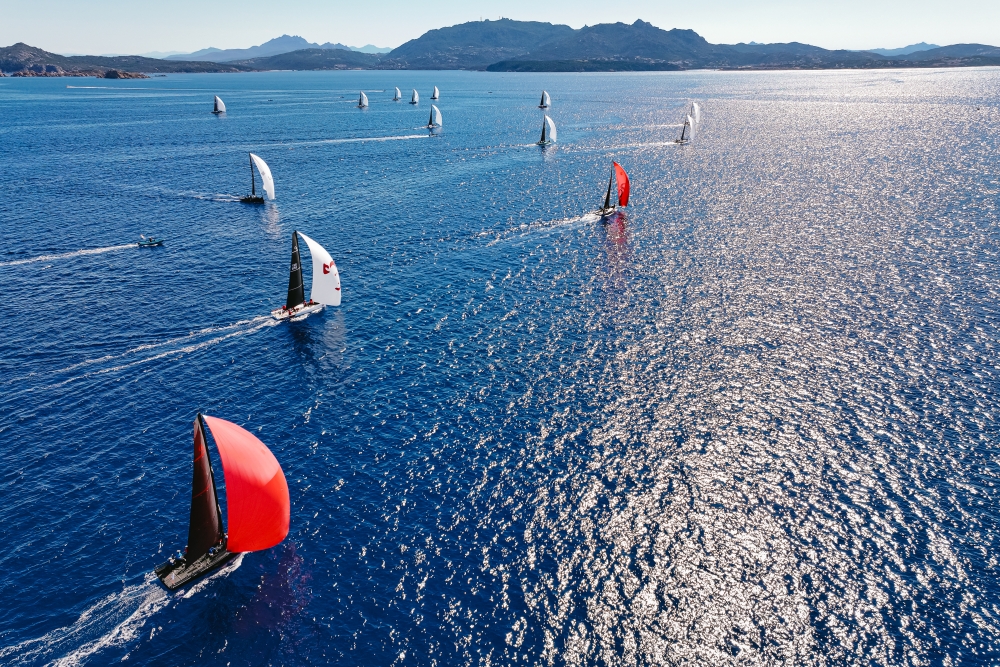 April Portfolio - Cape 31 Med Round 1 - Magazine - Foto 8 - Yacht Club Costa Smeralda