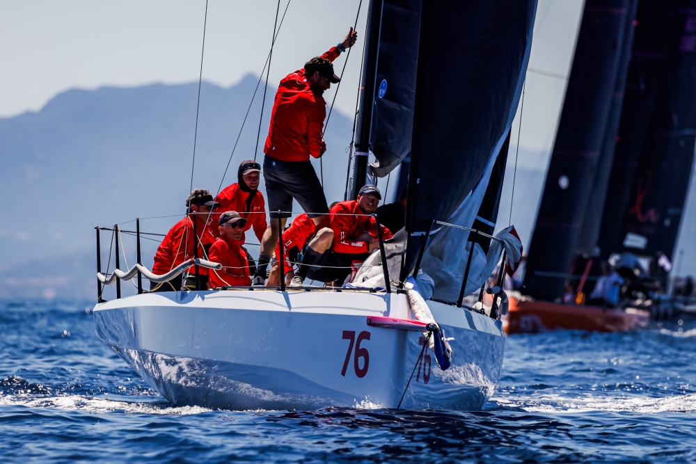 April Portfolio - Cape 31 Med Round 1 - Magazine - Foto 1 - Yacht Club Costa Smeralda