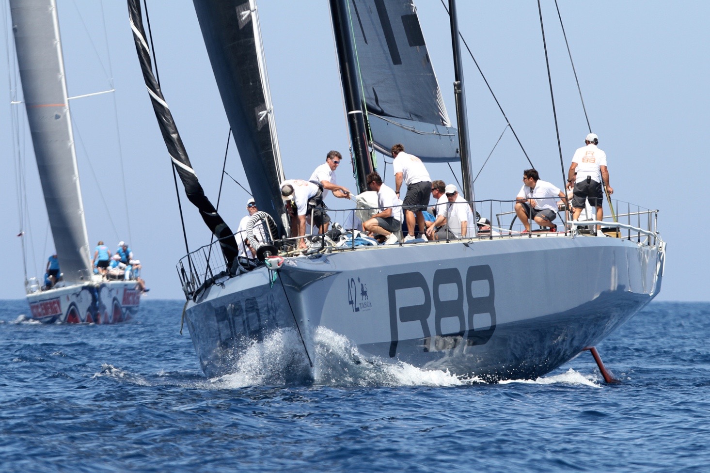 THE BOATS IN PALERMO-MONTECARLO HAVE LEFT PALERMO THIS MORNING, RAMBLER IS IMMEDIATELY AHEAD - NEWS - Yacht Club Costa Smeralda