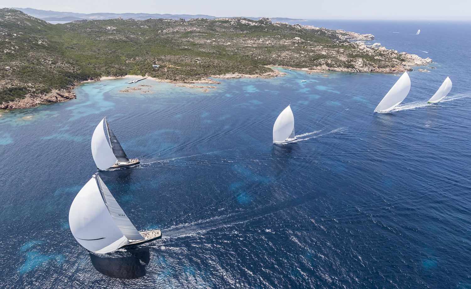 I giganti del mare spiegano le vele - News - Yacht Club Costa Smeralda