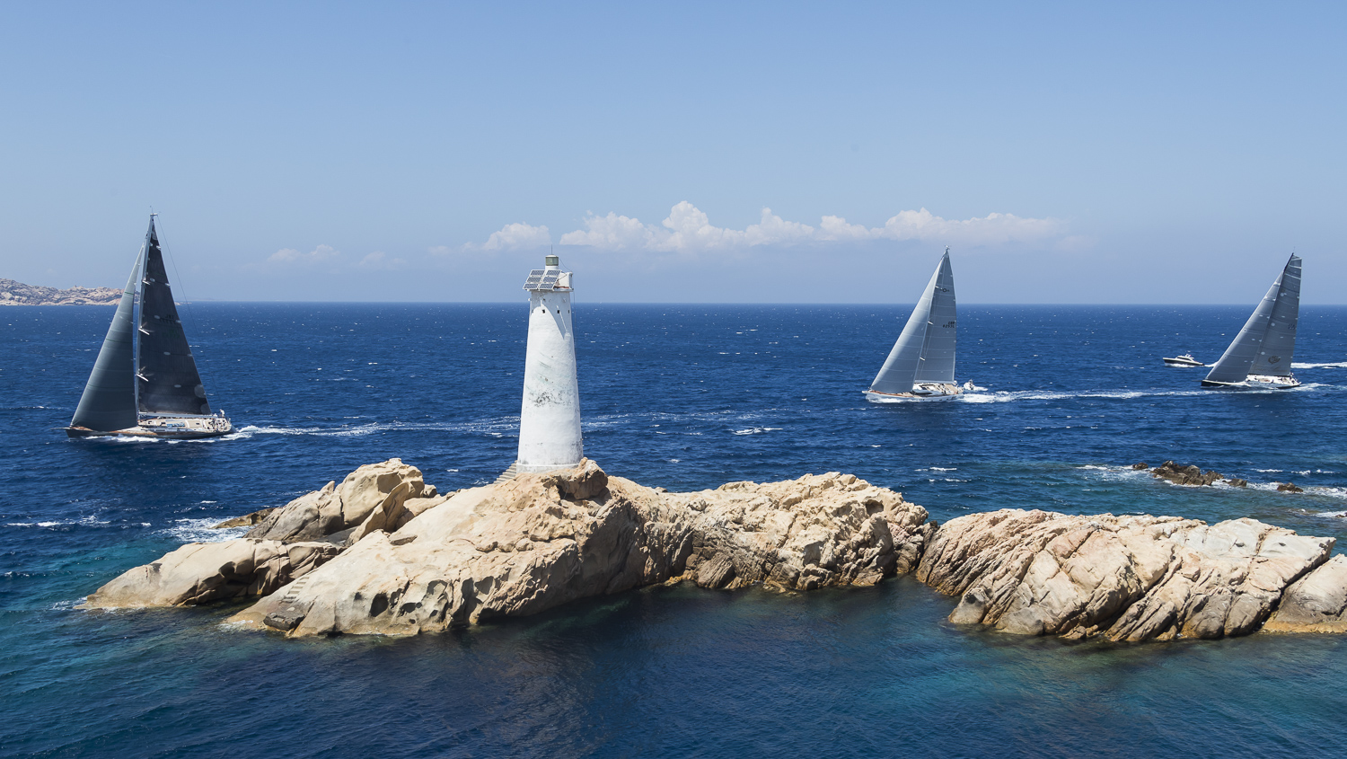 Eolo al comando della seconda giornata della Loro Piana Superyacht Regatta - News - Yacht Club Costa Smeralda