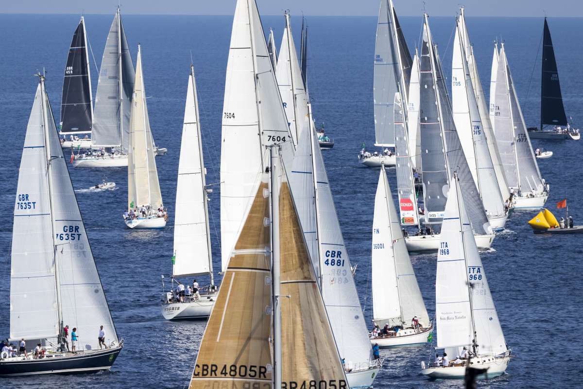  Splendid start for Swans - News - Yacht Club Costa Smeralda