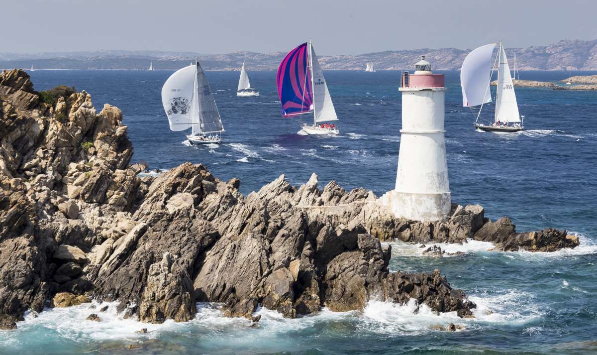 Seconda giornata con il vento in poppa per la flotta Swan - News - Yacht Club Costa Smeralda