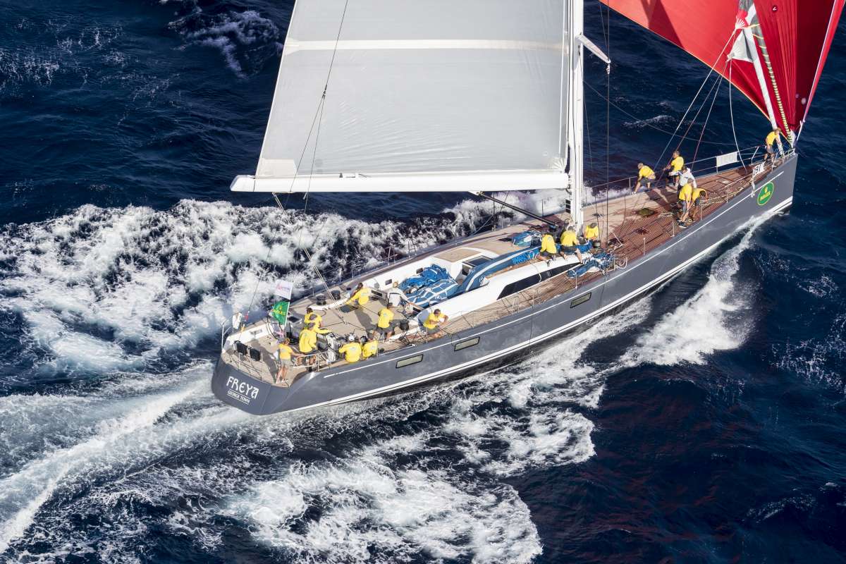 Swan a gonfie vele - News - Yacht Club Costa Smeralda