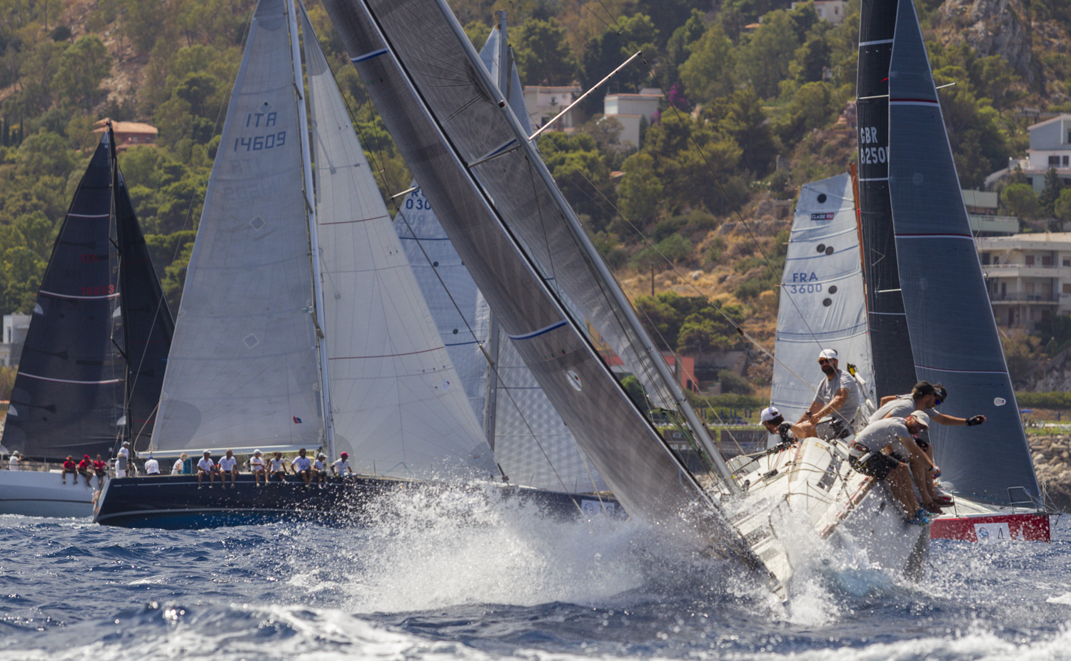 XIII PALERMO-MONTECARLO: TESTA A TESTA MALIZIA II E LUCKY. BUENA VISTA: RITIRO D'ECCELLENZA NELLA NOTTE  - News - Yacht Club Costa Smeralda