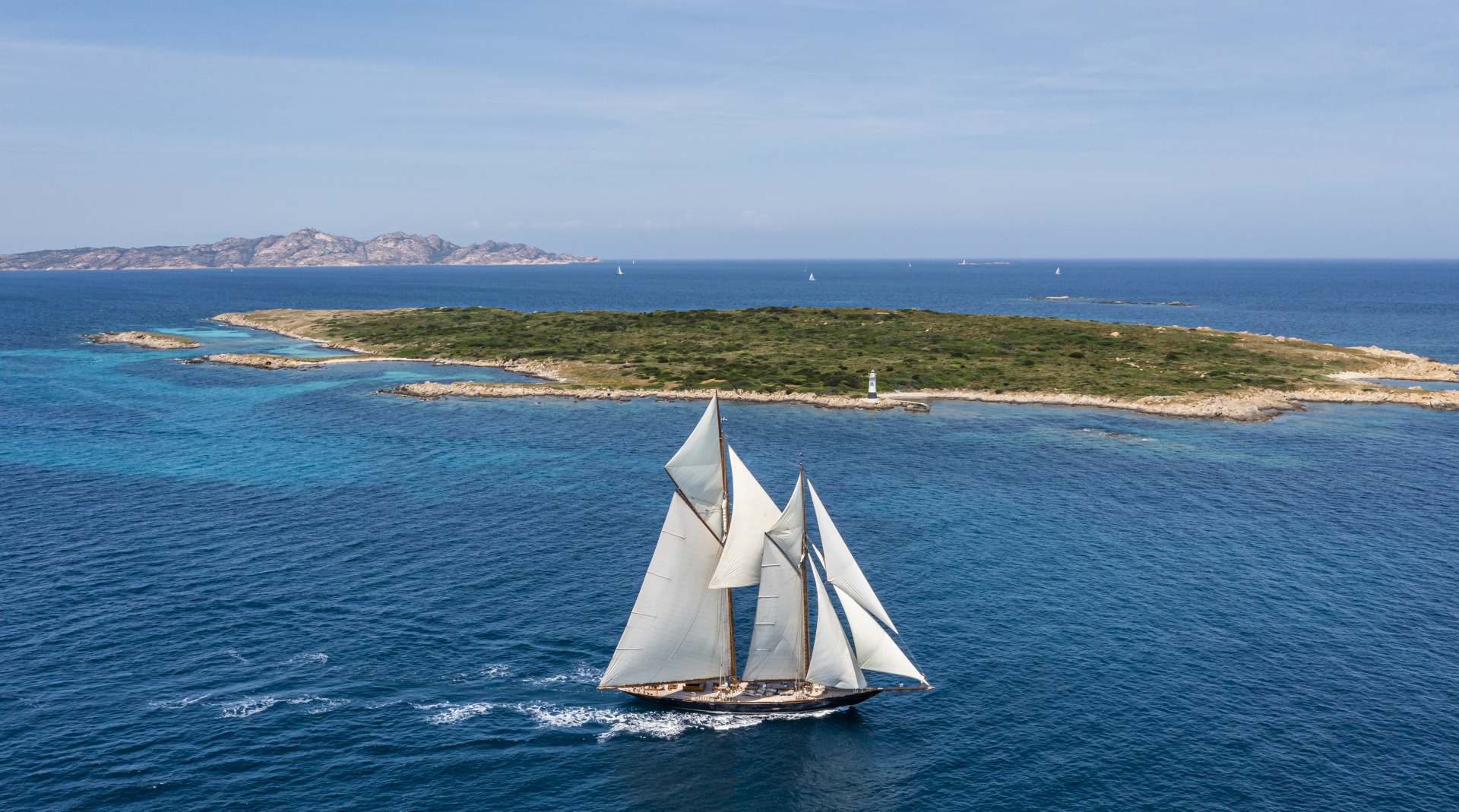 Giorgio Armani Superyacht Regatta, second day of racing in the La Maddalena archipelago - NEWS - Yacht Club Costa Smeralda