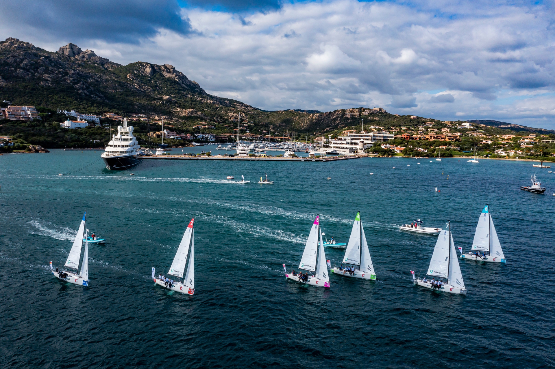 Seconda giornata di stadium race intensa alla SAILING Champions League Final - Comunicati Stampa - Yacht Club Costa Smeralda